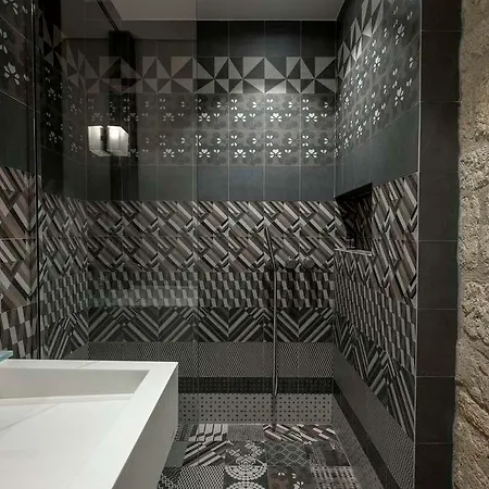 Yndo Hotel