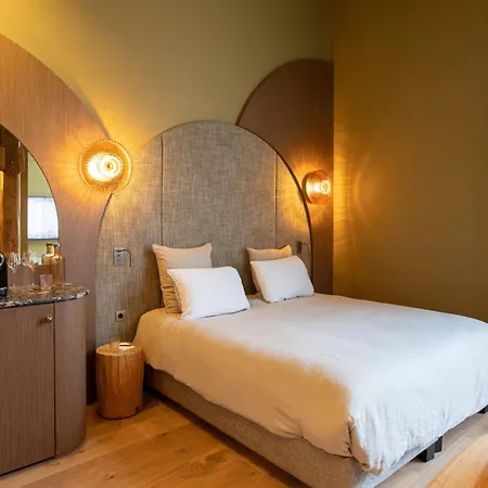 Yndo Hotel